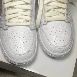 Jordan White snake skin High-Top Sneakers thumbnail 3