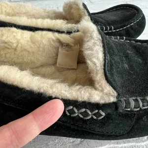 UGG‎ Ansley Moc Slippers Womens 9 Black Suede Sheepskin Slip On Cozy Loafer thumbnail 4
