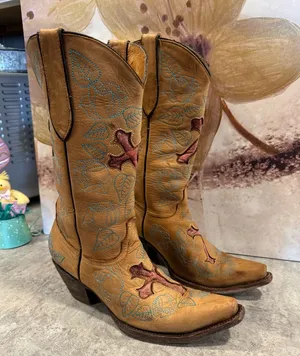 Big Bull Women’s Tan Embroidered Western Cowgirl Boots Size 8.5 US. thumbnail 1