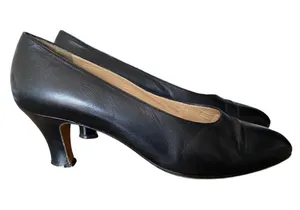 Gucci Signature Classic Black Leather Mid-Heel Pumps size 37 1/2 US 7.5 thumbnail 1