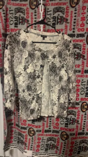 Women’s blouse thumbnail 2