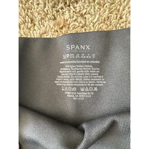 Spanx Size Small Look At Me Now Seamless Legging in Black Camo‎ NWT thumbnail 4