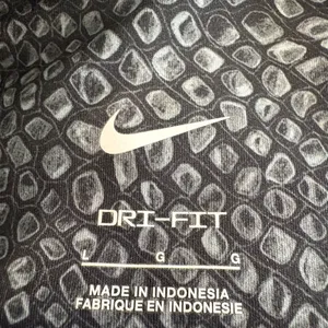Nike DriFit Women’s Patterned Athletic Shorts Black Gray White L thumbnail 8