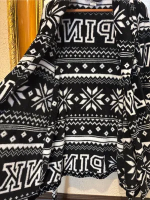 PINK Victoria’s Secret Black & White Snowflake Fleece Robe - Size XS/S thumbnail 5