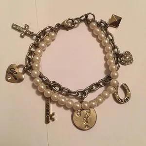 Costume Jewelry Bracelet Faux Pearl Signed Guess thumbnail 2