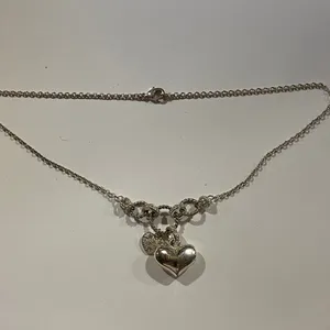 Avon Silver cluster of hearts Heart Pendant charm Necklace choker length thumbnail 2