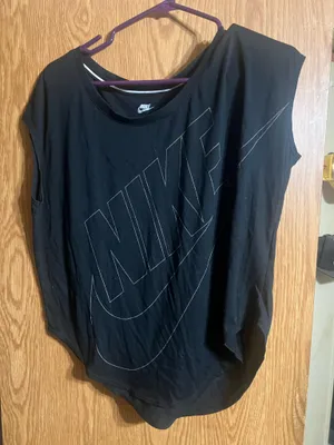 Women’s Nike size med Berlin shirt thumbnail 1