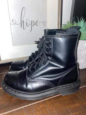Dr. Martens The Original 1460 All Black Mono Smooth Leather Combat Boots Size 7 thumbnail 16