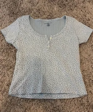 Brandy melville blue flower top thumbnail 1