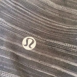 Lululemon Run‎ Speed Short Black and Gray Size 6 thumbnail 3