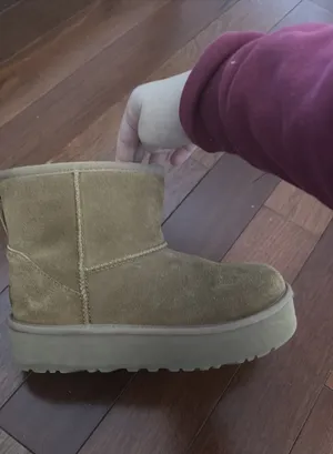 UGG Boots Women’s 5 thumbnail 1
