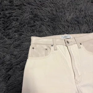 Abercrombie & Fitch faux leather top High Rise Cream 90s ultra highrise Jean 27 thumbnail 7