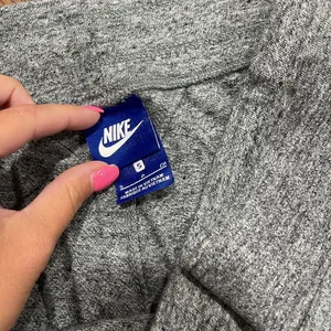 Nike cropped- Small pants thumbnail 5