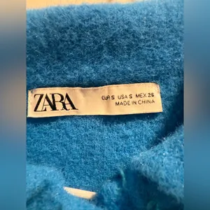 ZARA Cropped Fuzzy Knit Polo Sweater – Blue – Size S‎ thumbnail 4