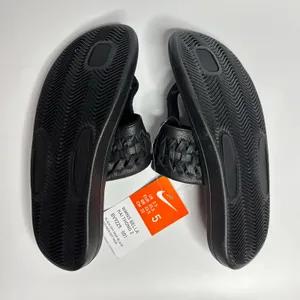 Nike Womens Bella Kai Braided Thong Flip Flop Sandals in Black thumbnail 8