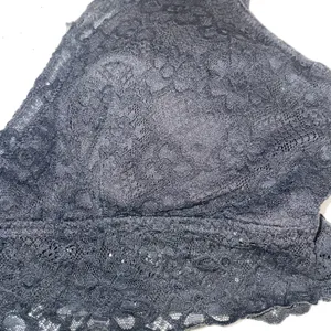 SO Intimates Black Floral Lace V-Neck Bralette Wireless Size Medium thumbnail 3