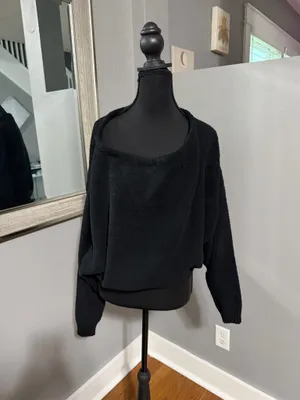 UGG Novalie Slouchy Crop Cozy Soft Cabin-core Sweater Black Size M/L. thumbnail 3