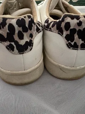 Women’s Old Navy White Sneakers with leopard print fabric Size 6 thumbnail 4