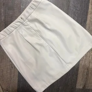 Abercrombie & Fitch size XS White faux leather mini skirt thumbnail 3