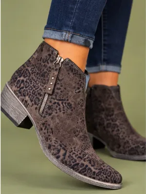 Very G Divine Leopard Print Ankle Booties Taupe Brown Women’s Size 9.5 NIB thumbnail 1
