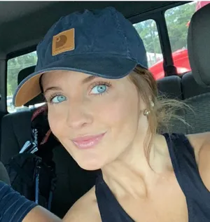 carhartt hat  thumbnail 1