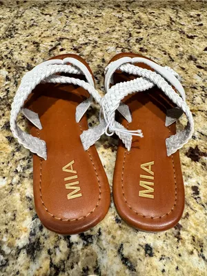 MIA Leather‎ Thong Sandals thumbnail 2
