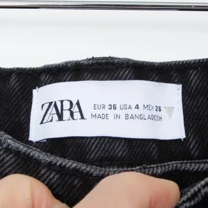 Zara High Rise Button Fly Distressed‎ Denim Shorts Womens Size 4 thumbnail 3