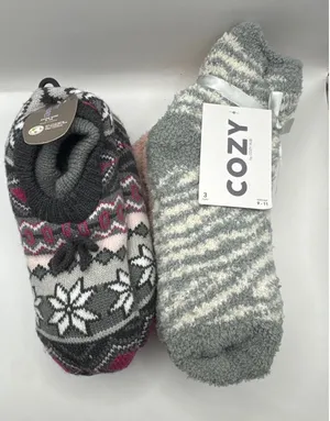 Secret Treasures‎ Slipper Socks & Cozy Hub Fuzzy Socks Bundle 4 Pairs NWT thumbnail 1