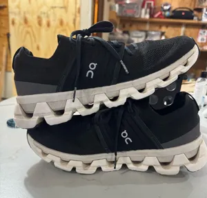 On Cloud Women’s Swift 3 Running Shoes Size 9.5 thumbnail 1