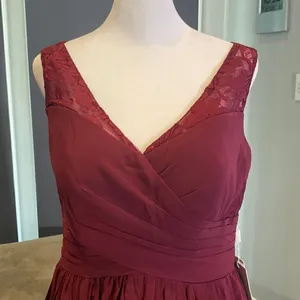Woman’s A-Line V-Neck Chiffon Prom Bridesmaid or Formal Dress Size 8 NWT thumbnail 2