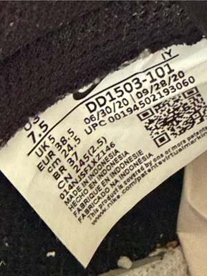 Nike Dunk Low Pandas Women’s Size 7.5 Black and White Sneakers DD1503-101 thumbnail 10