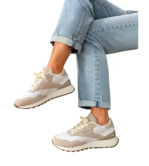 Reebok Classic Leather Beige White Sneakers Women’s Size 6 Retro thumbnail 1