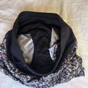 Lululemon Speed Up Shorts in the "Floral Spritz Multi" print Sz4 thumbnail 5