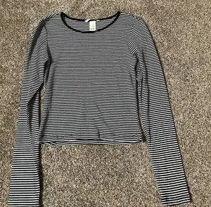 Cropped stripped H&M long sleeve  thumbnail 1