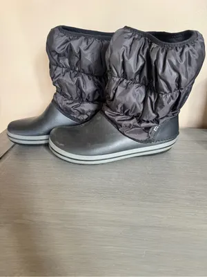 Crocs 14614 WINTER PUFF BOOT Womens Sz 10 Winter Warm Nylon Shaft Boots Black thumbnail 3