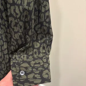 Rails Maple Dress Olive‎ Batik Cheetah Animal Print Midi V-Neck Long Sleeve M thumbnail 9