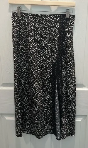 Garage Black and Off White White Satin Midi Skirt thumbnail 1