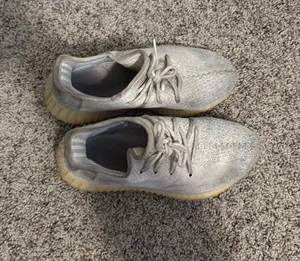 Yeezy Boost thumbnail 1