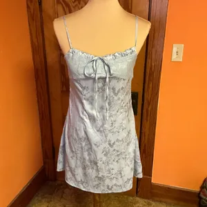 Cider Silver Satin Floral Mini Dress Lace Trim Slip Dress Spaghetti Strap thumbnail 5