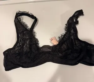 Victoria's Secret Lace Bra thumbnail 1