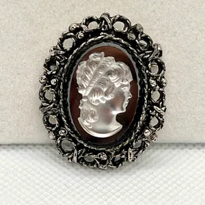Vintage Black And White Art Glass Cameo Silver Tone Brooch Pin thumbnail 1