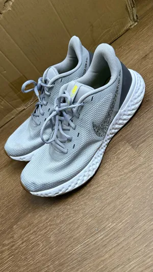 Nike Revolution Men's Running Shoes Size 10 thumbnail 2