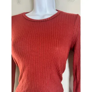 Reformation Jeans Womens XS Rust Red Ribbed Long Sleeve Cropped Top Tencel USA thumbnail 2