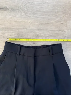 Aritzia Black Cropped Pleated Trousers thumbnail 2