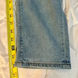 Light Wash American Eagle Jeans Size 4 Regular Inseam 26 inches straight thumbnail 7