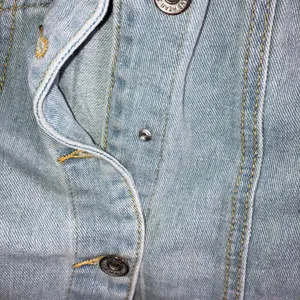 Ruffle Shoulder Denim Jacket Women S Light Wash‎ Raw Hem Cropped Western Spring thumbnail 8