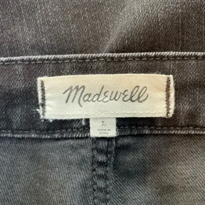 MADEWELL Skinny Overalls in Lunar Wash Black Denim Raw Hem Size L thumbnail 14