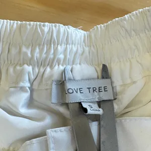 Love Tree Cargo Shorts High Rise Elastic Waist Utility Shorts Size Small White thumbnail 4