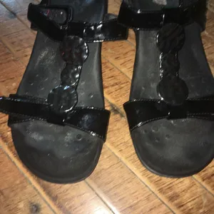Vionic black patent leather strappy orthopedic arch support sandals thumbnail 3
