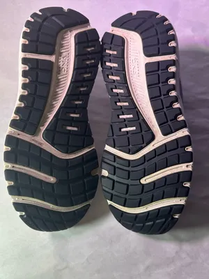 Brooks Ariel Women's Light Gray and Purple Running Shoe thumbnail 9